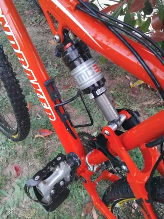 Bicicleta Mondraker Montaña Roja