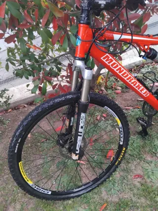 Bicicleta Mondraker Montaña Roja