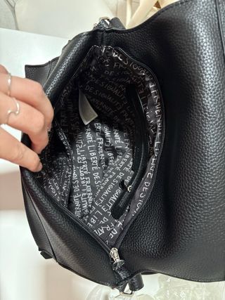 Bolso Desigual negro con grabado