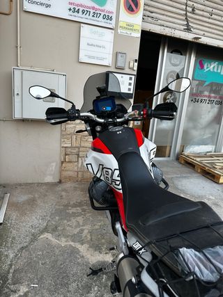 Moto Guzzi V85TT Adventure Roja/Plata