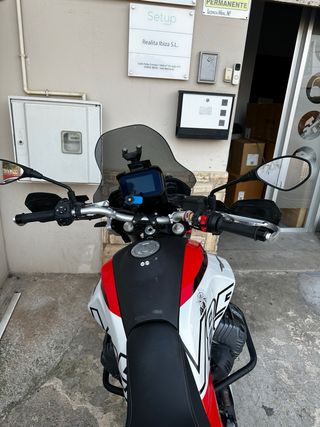 Moto Guzzi V85TT Adventure Roja/Plata