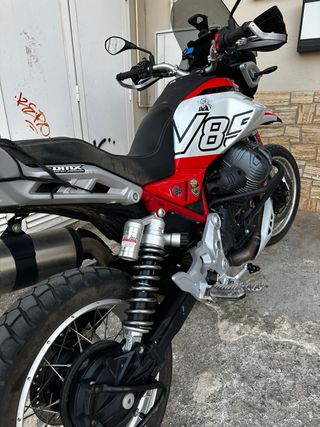 Moto Guzzi V85TT Adventure Roja/Plata