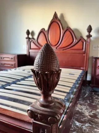Cama clásica madera maciza 135 cm cabecero tallado