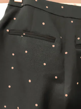 Pantalón corto verde con lunares