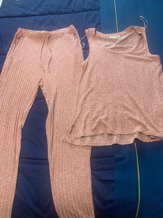 Conjunto deportivo punto rosa