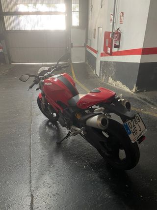 Ducati Monster 696 Roja