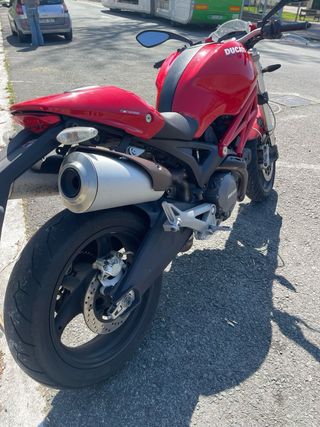 Ducati Monster 696 Roja