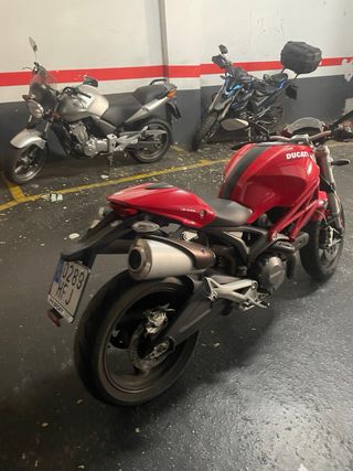 Ducati Monster 696 Roja