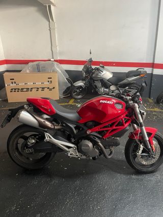 Ducati Monster 696 Roja