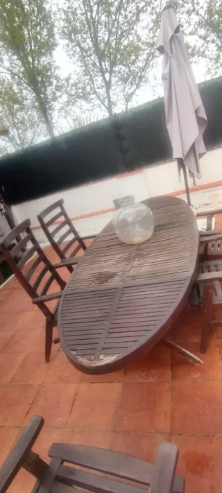 Conjunto mesa y sillas de jardín madera