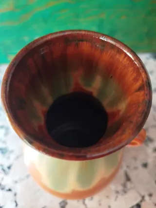 Jarrón pequeño de barro con asas