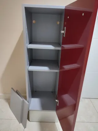 Mueble auxiliar cocina rojo y plata