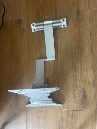 TV Sony Bravia 32 Negra y soporte de pared