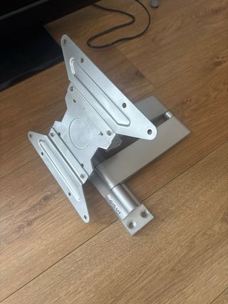 TV Sony Bravia 32 Negra y soporte de pared