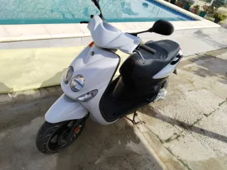 Yamaha Neos 49cc Scooter