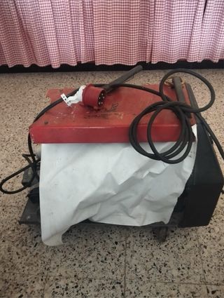Máquina de soldar roja wurth