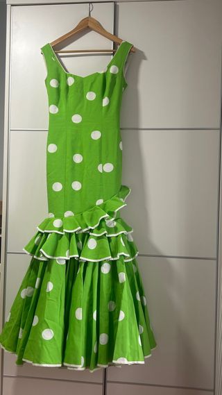 Traje de flamenca verde lunares