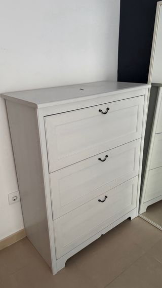 Cajonera blanca de madera