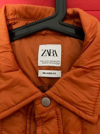 Chaqueta Zara entretiempo acolchada naranja