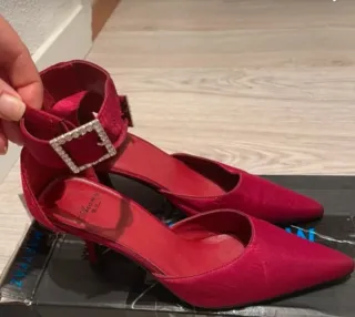 Zapatos burdeos son tela raso o seda 36 poco uso..