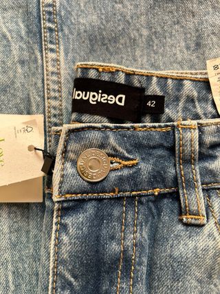 Pantalones Desigual vaqueros rotos anchos