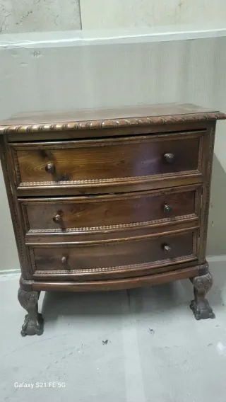 Mesita de noche antigua de madera