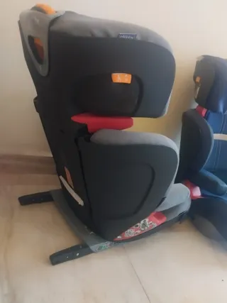 Silla de coche Chicco gris y azul