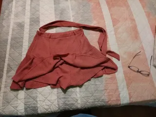 Falda-pantalon rosa con cinto