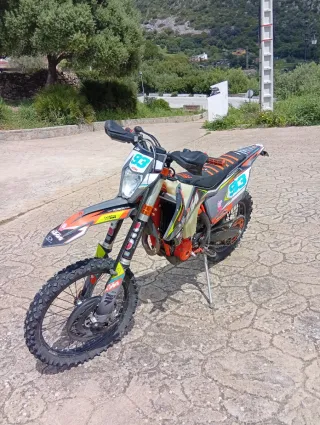 KTM SIX DAYS