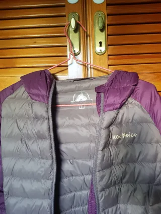 Abrigo Roc Neige gris y morado