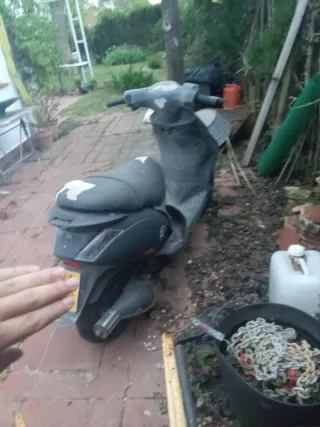 Piaggio Zip Scooter Negra