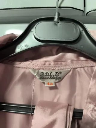 Pijama y bata rosa satinada