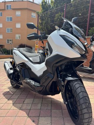 Honda ADV 350 Maxi Scooter Automática