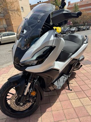 Honda ADV 350 Maxi Scooter Automática