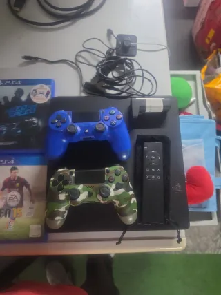 PS4 (PlayStation 4) con 2 mandos y juegos