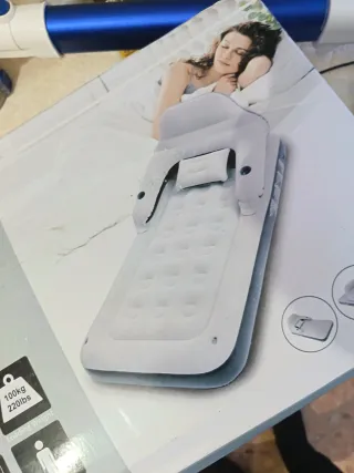 Colchón inflable Bolyhos con respaldo