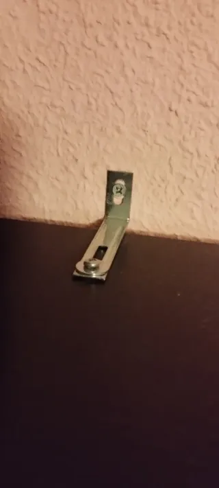 Estantería negra de madera