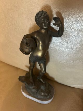 Statua bronzo bambino con brocca