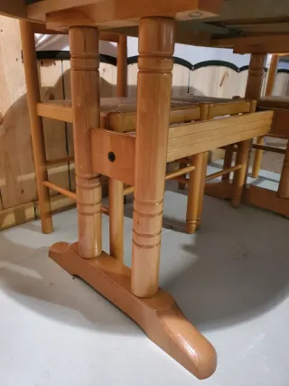 Mesa extensible con sillas