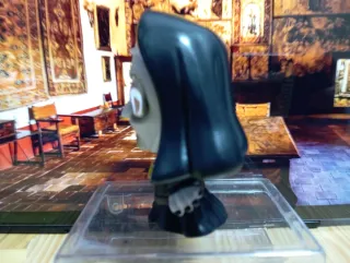 Figura Vinilo Monja 8cm (Tiny Nightmare Box)