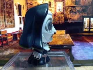 Figura Vinilo Monja 8cm (Tiny Nightmare Box)