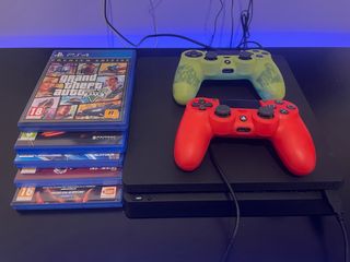 PS4 (PlayStation 4) Negra + 2 Mandos