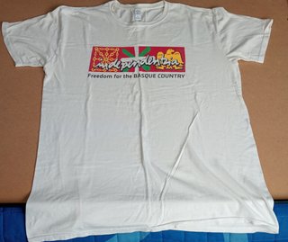 4 Bufandas y camiseta.