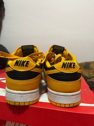 Nike Dunk Low Amarillo y Negro