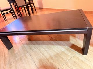 Mueble TV negro y naranja