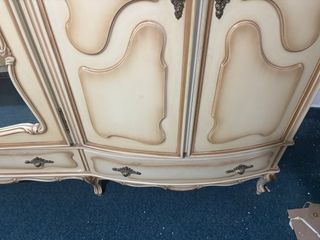 Armario de madera 3 cuerpos beige y dorado