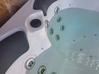 Jacuzzi 3-4 personas