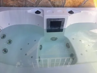 Jacuzzi 3-4 personas