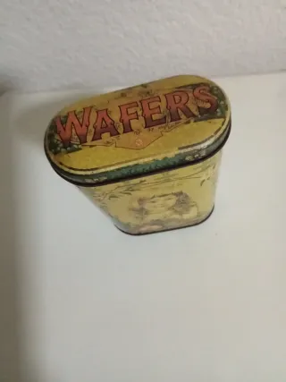 Caja de lata vintage con niña