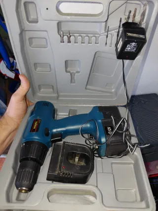 Taladro Inalámbrico 12V con Cargador y Brocas